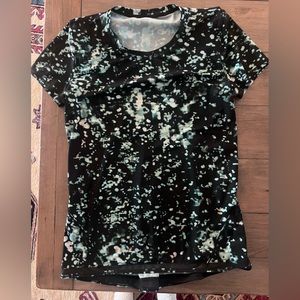Lululemon black mesh paint splatter print shirt size 4
